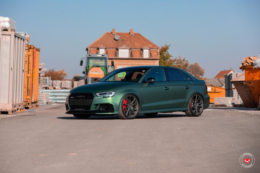  Audi RS3 Sedan on Vossen Wheels (VPS-301) 2018 года  (фото 1 из 57)
